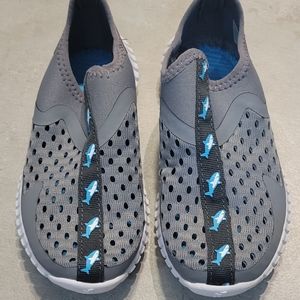 New balance boys water shoe size 12